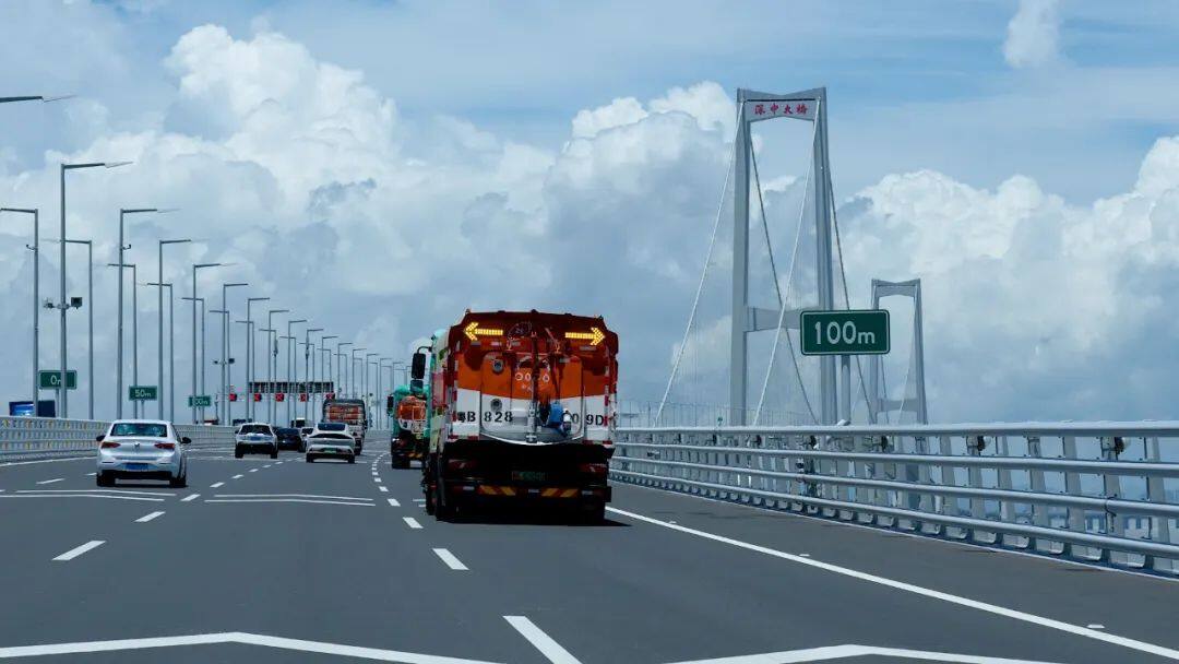 深中通道通車，盈峰環(huán)境掃路車護航國家重大工程